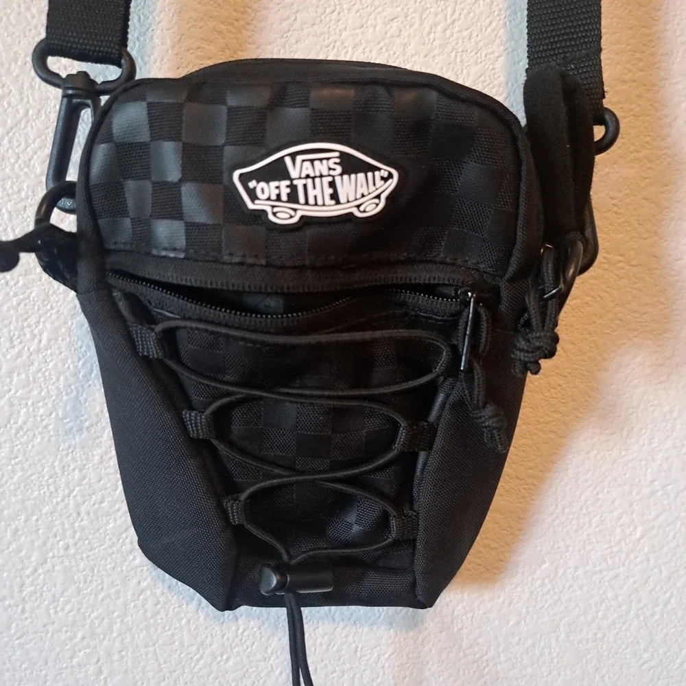 Vans bail shoulder